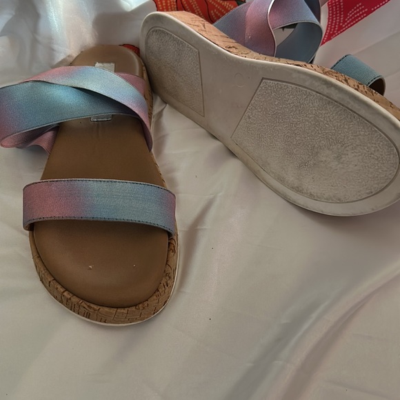 Shoes - Picture 3 of 4